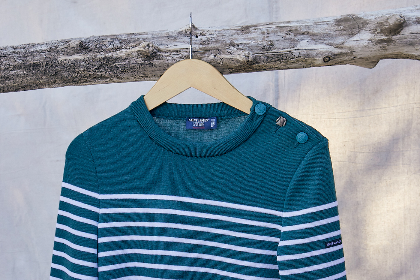 Faut-il boutonner son pull marin en entier ?